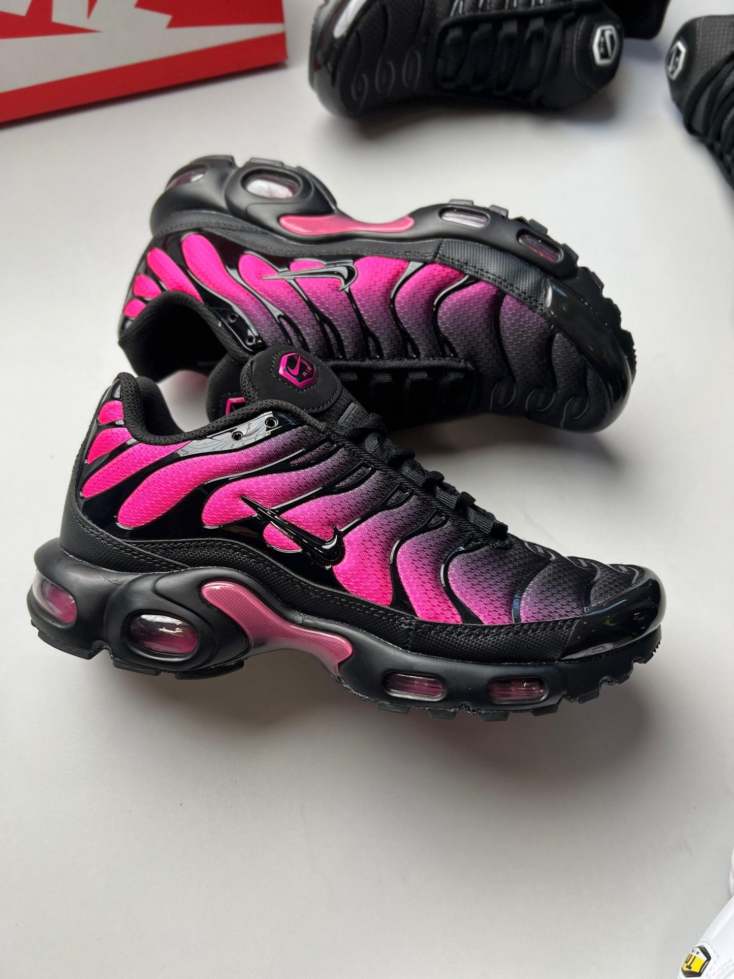 Nike TN Pink Venom