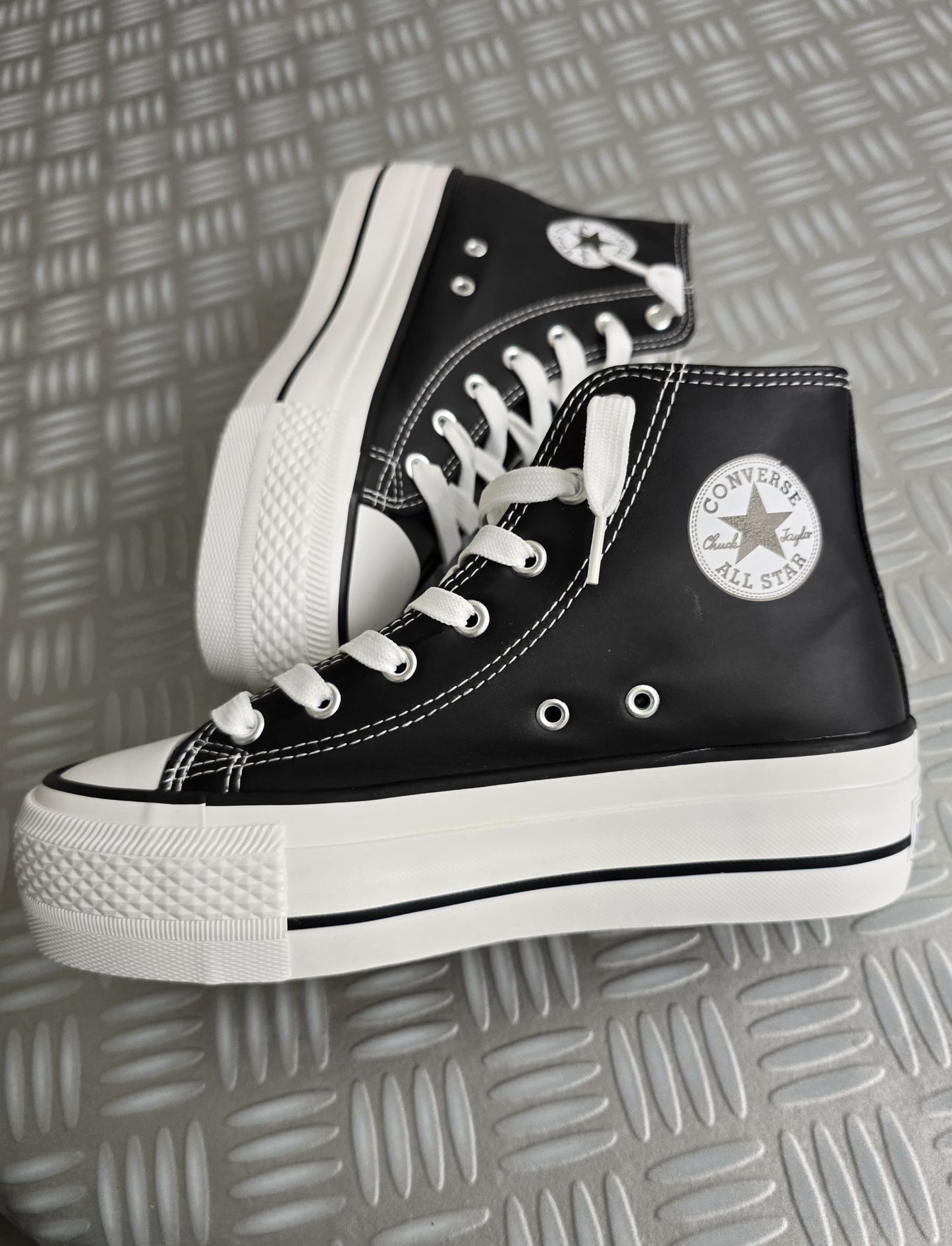 Converse Bota Negra Costura Blanca Polipiel