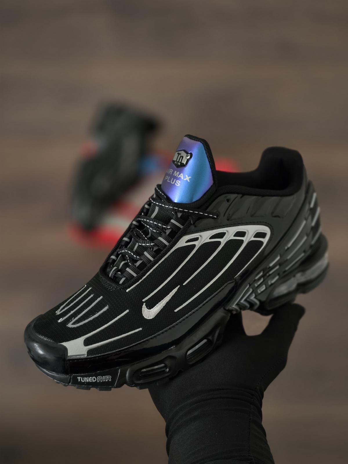 Nike TN Plus Negro Lengüeta Neón