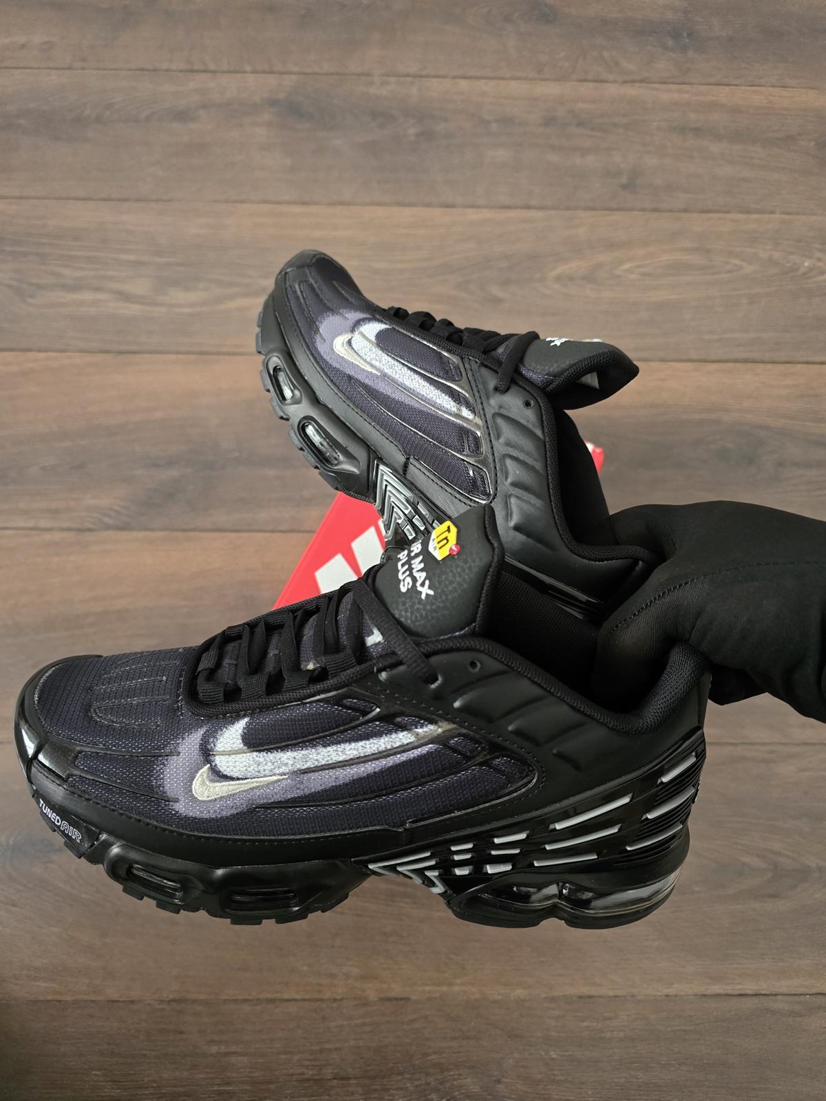 Nike TN Plus Negro 3 Logotipos