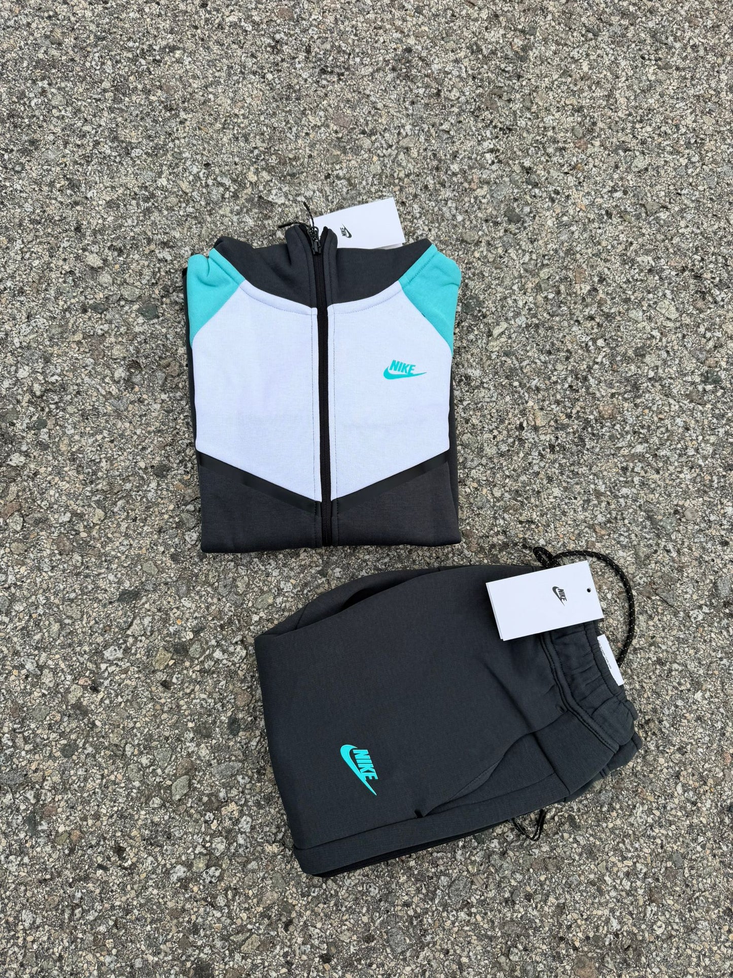 Chandal Nike Tech Retro Negro Blanco Azul