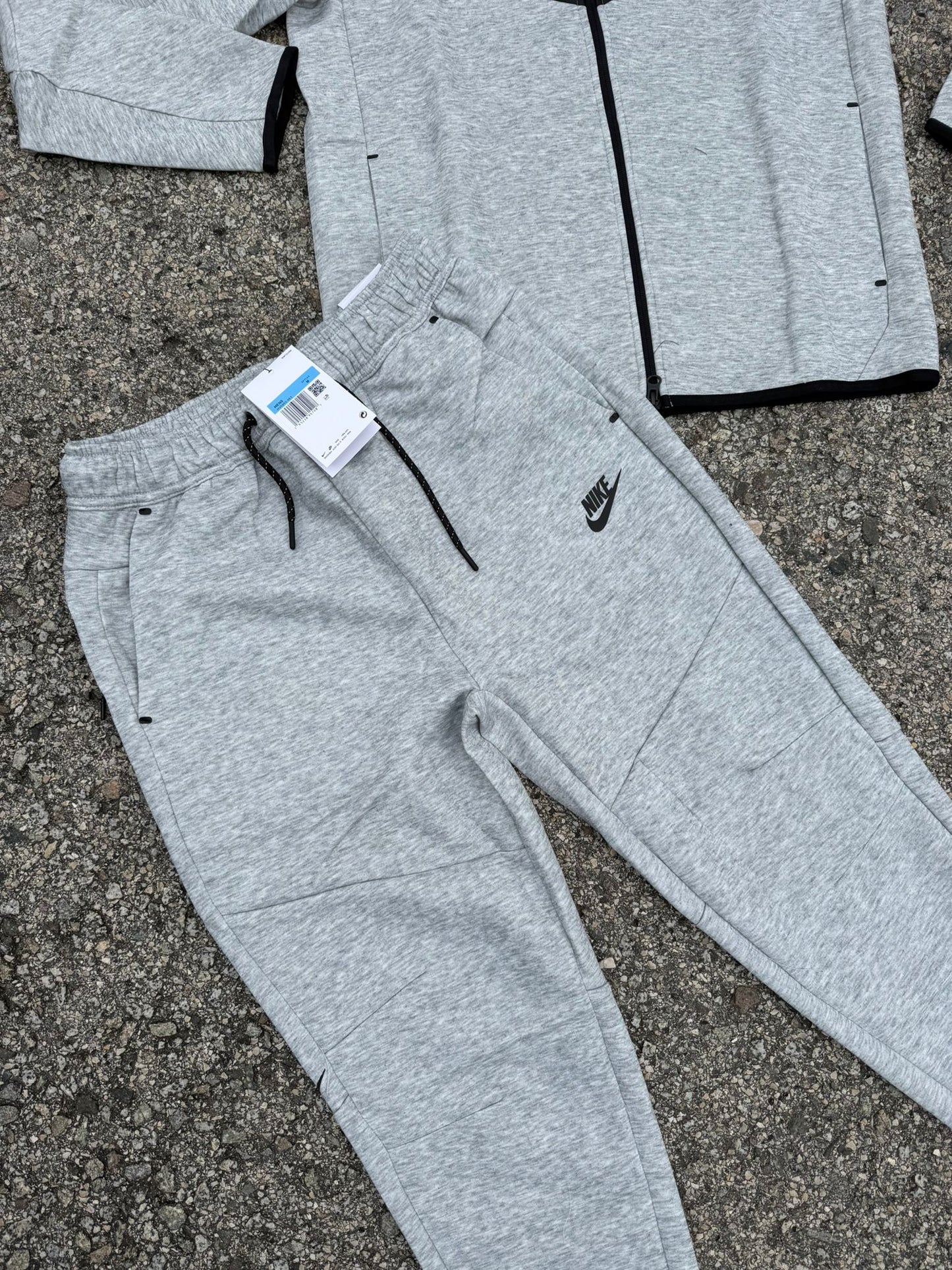 Nike Tech Fleece Gris