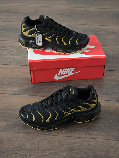 Nike TN Negro Logo Oro