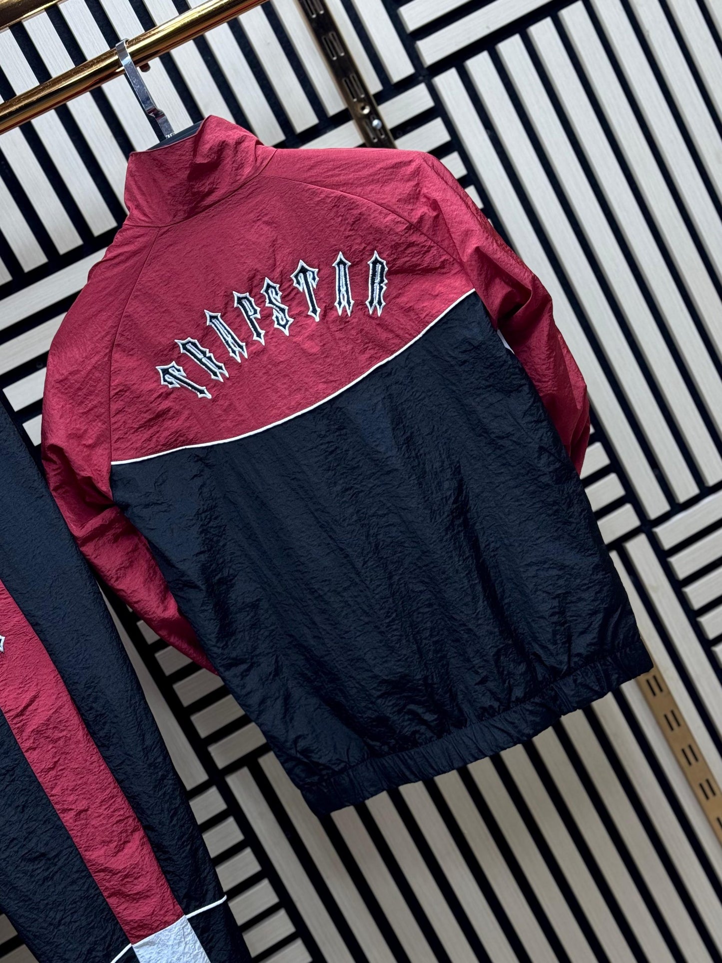 Chandal Trapstar Rojo Negro