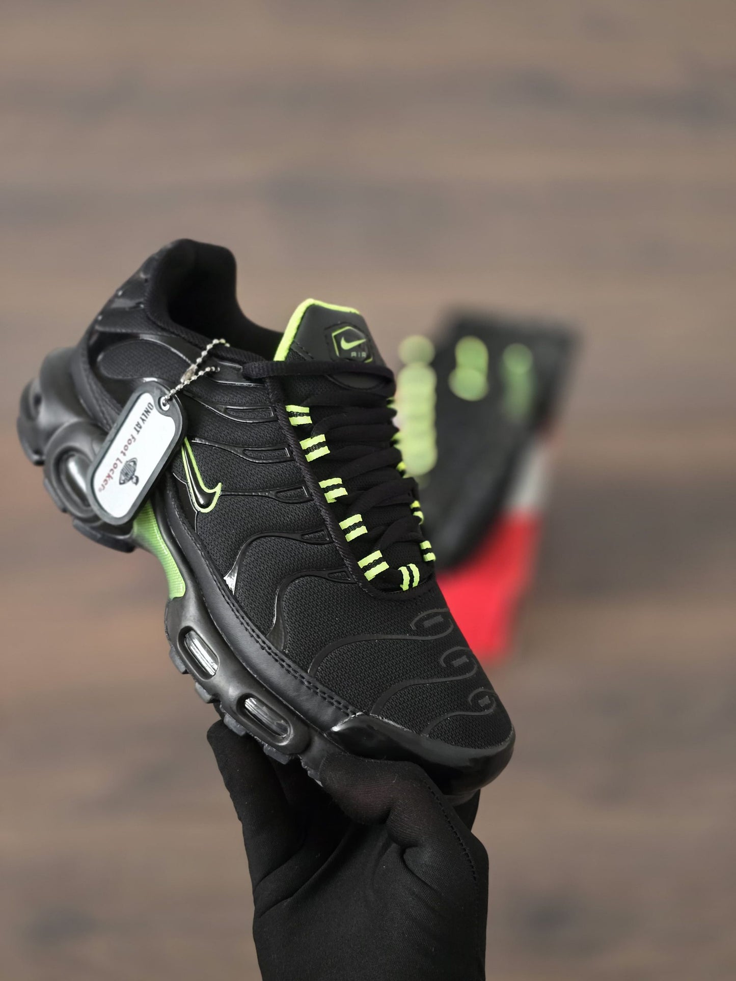 Nike TN Negro Logo Verde
