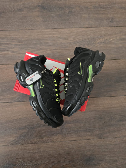 Nike TN Negro Logo Verde