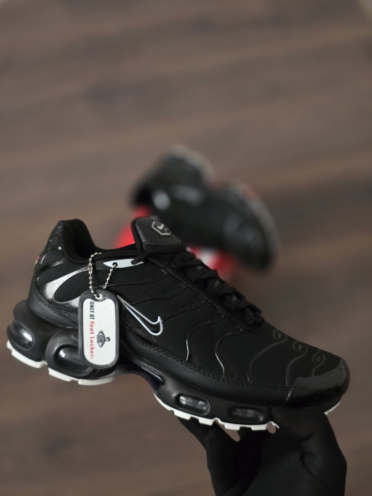 Nike TN Negro Logo Blanco Suela Blanca
