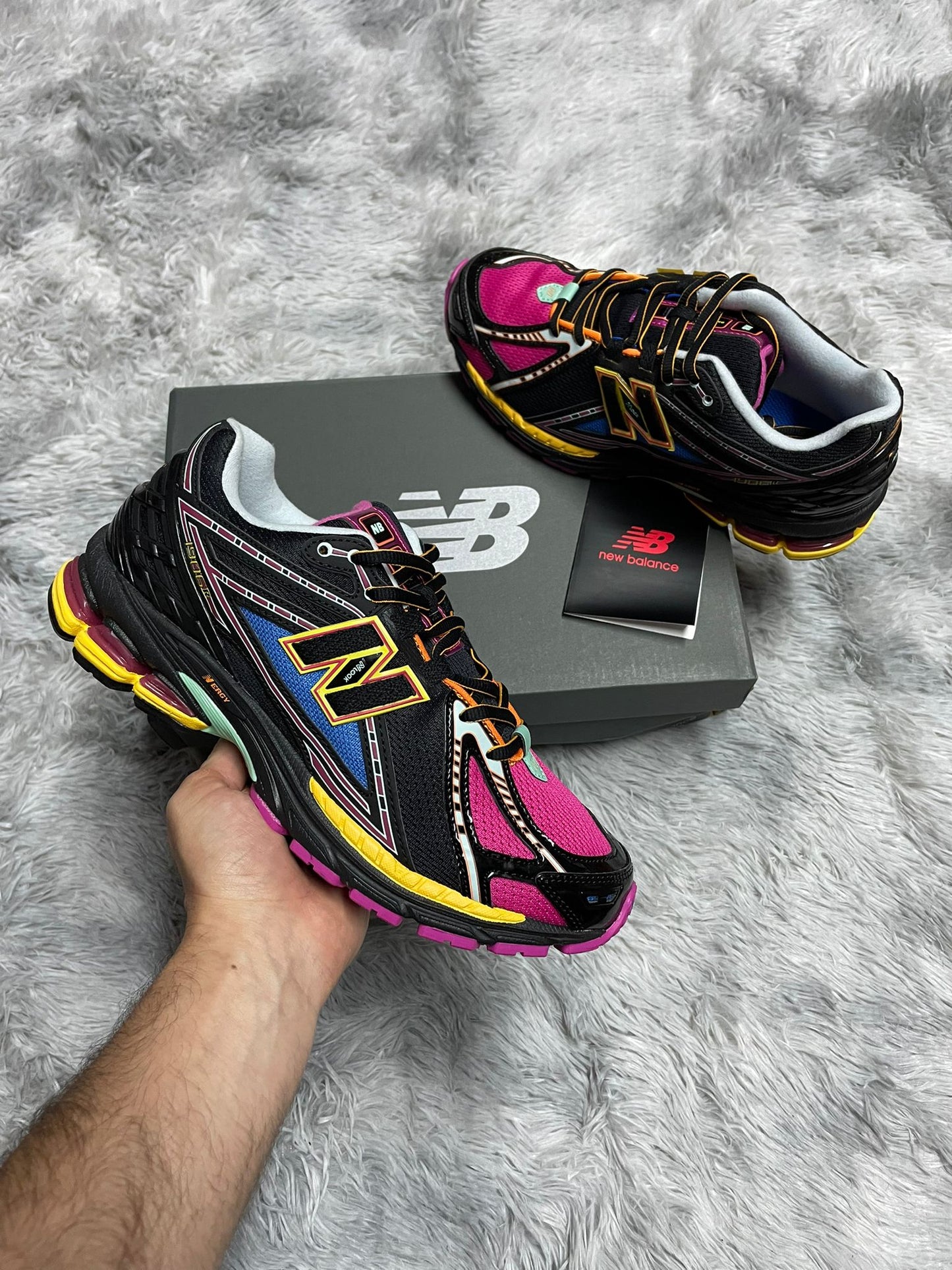 New Balance 1906R Negro Rosa
