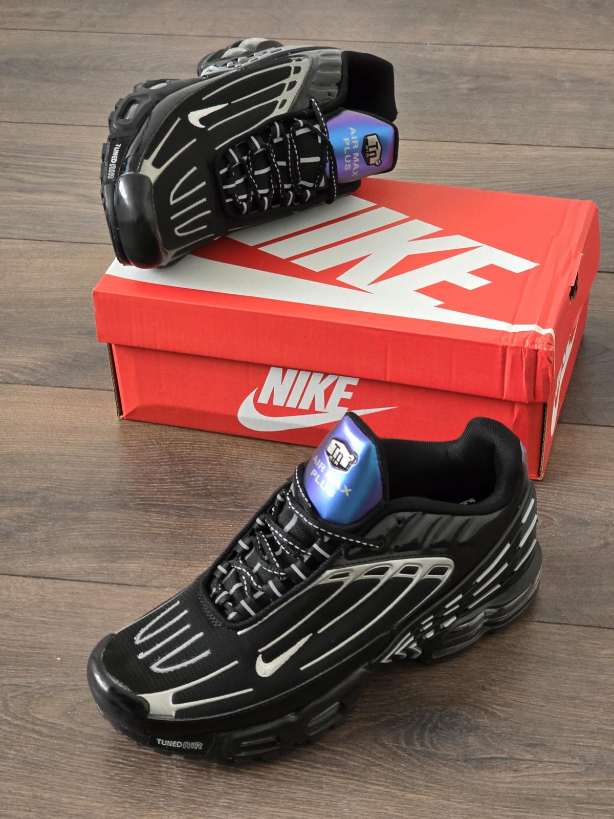 Nike TN Plus Negro Lengüeta Neón