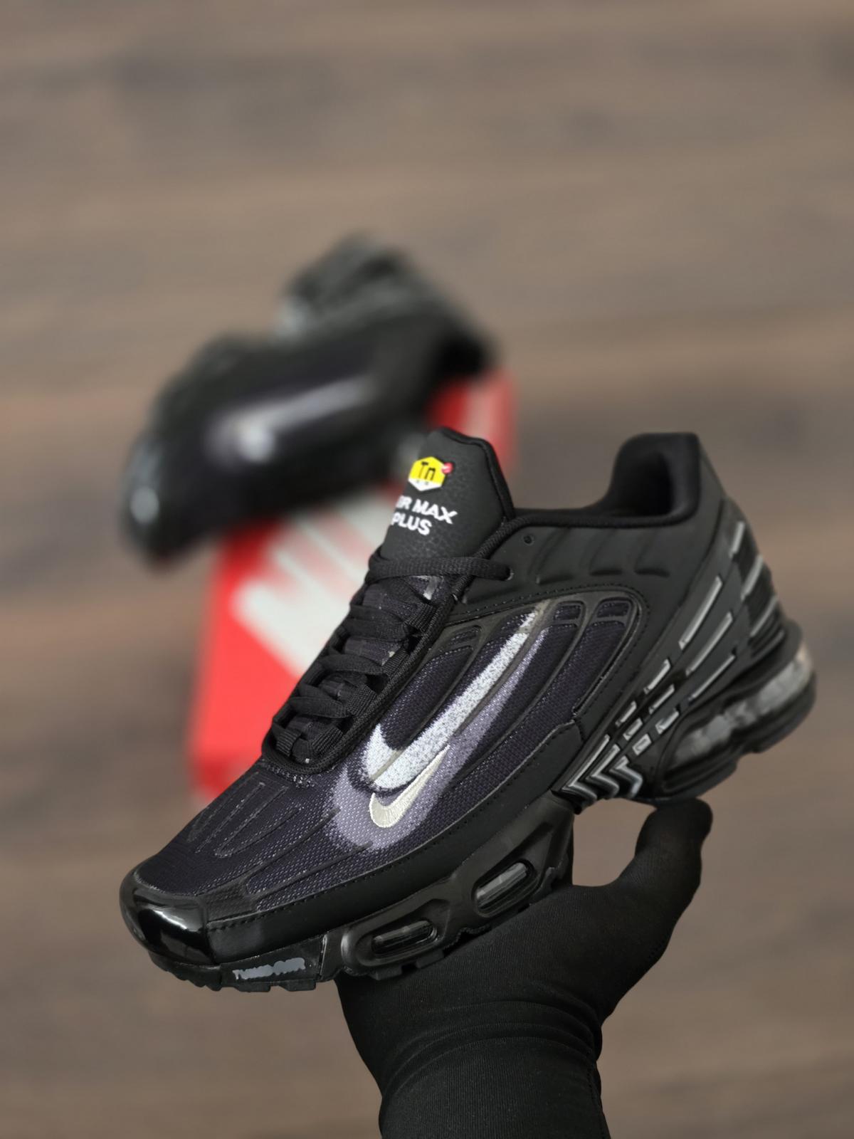 Nike TN Plus Negro 3 Logotipos