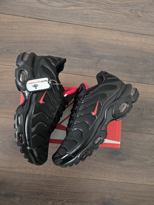 Nike TN Negro Logo Rojo