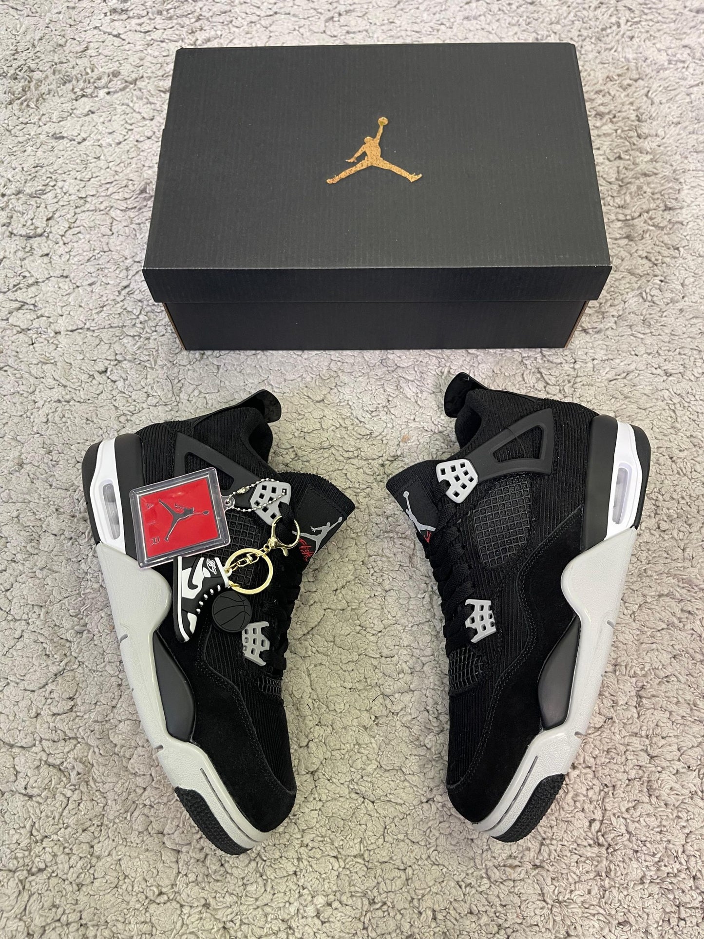 Jordan Retro 4 Negro Blanco Suela Gris