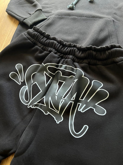 Chandal Syna World Negro Logo Negro