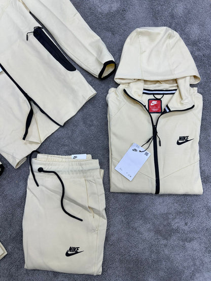 Chandal Nike x CR7 Beige