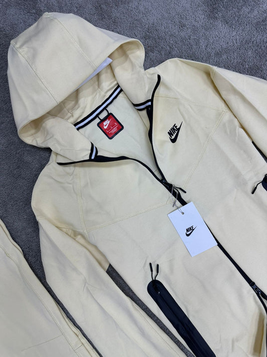 Chandal Nike x CR7 Beige