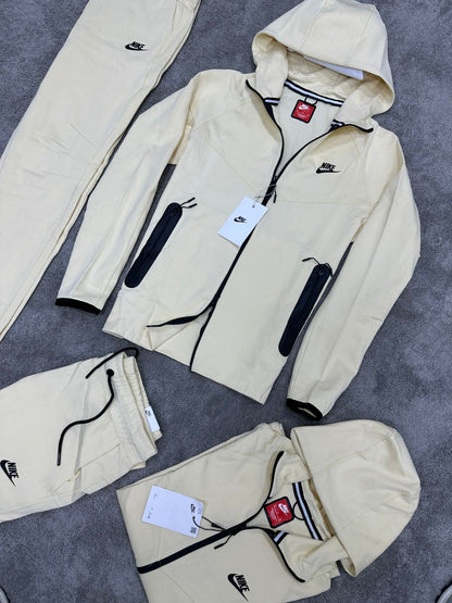 Chandal Nike x CR7 Beige