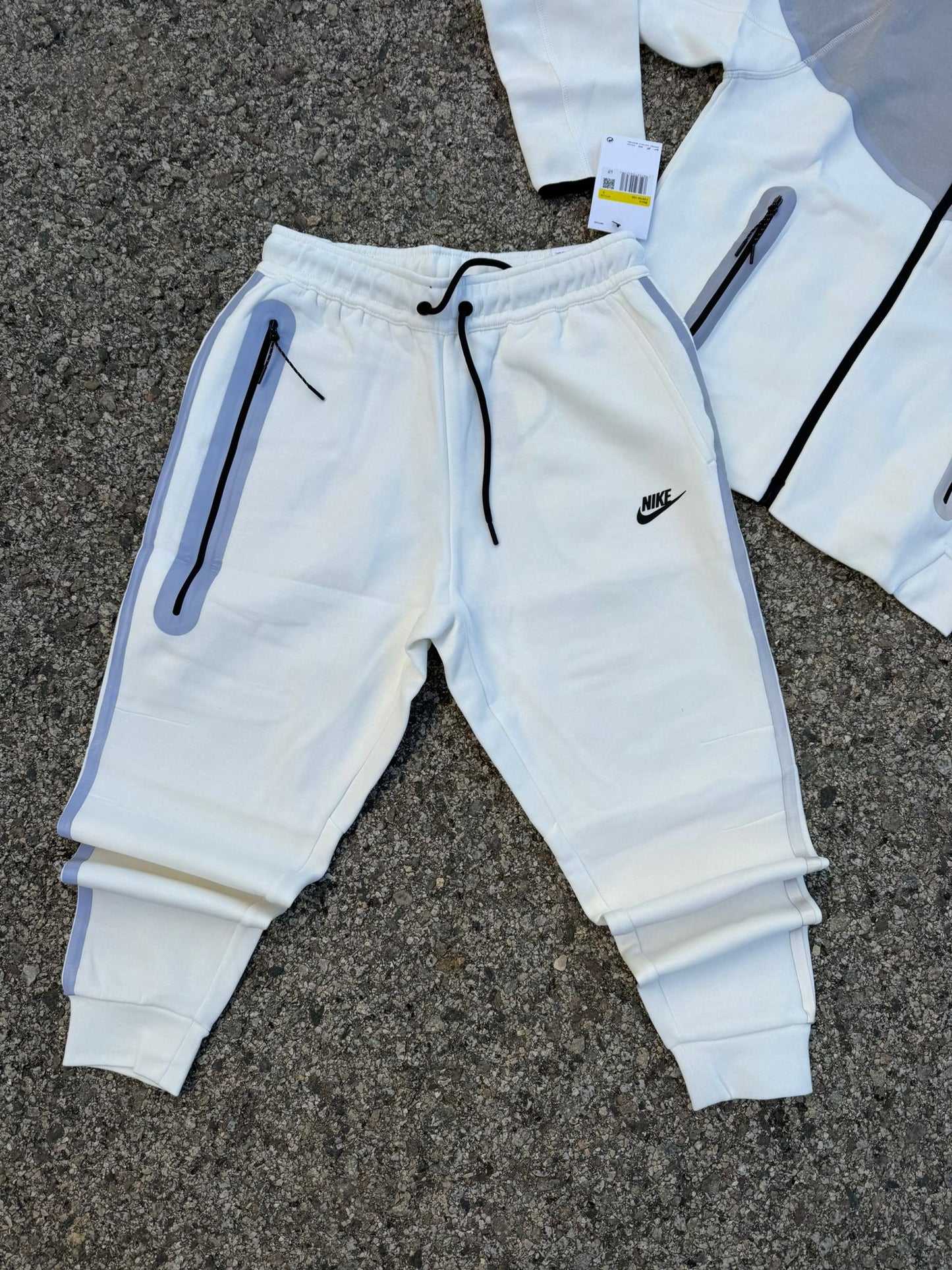Chandal Nike Tech Eléctrico Blanco Gris