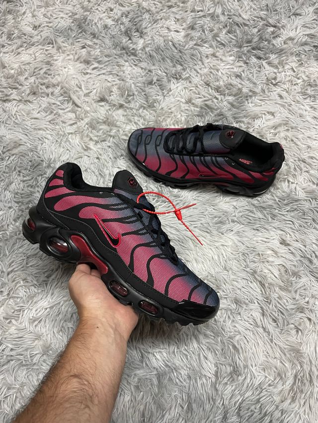 Nike TN Red Venom